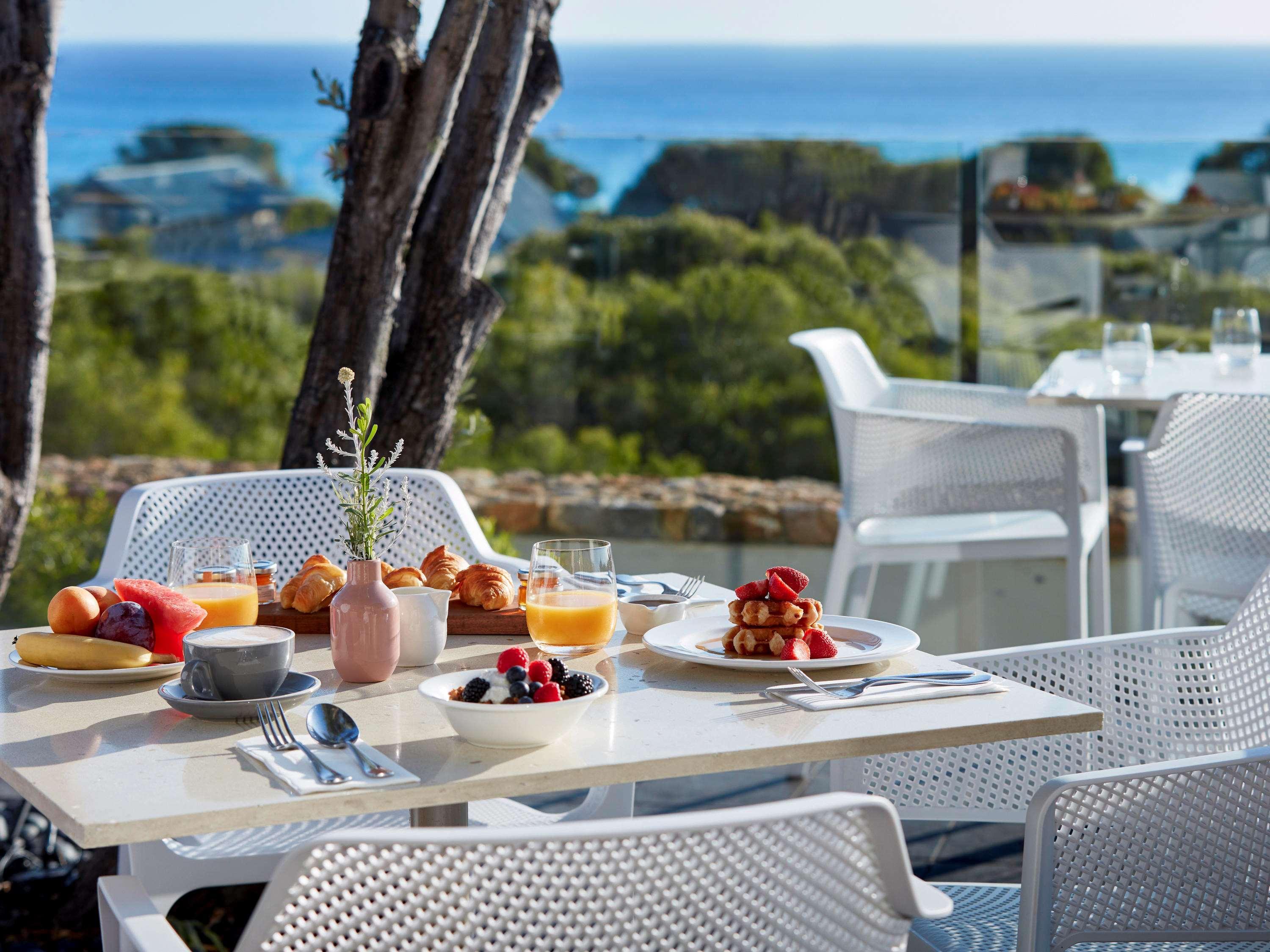Pullman Bunker Bay Resort Margaret River Dunsborough Exterior photo Breakfast at the hotel