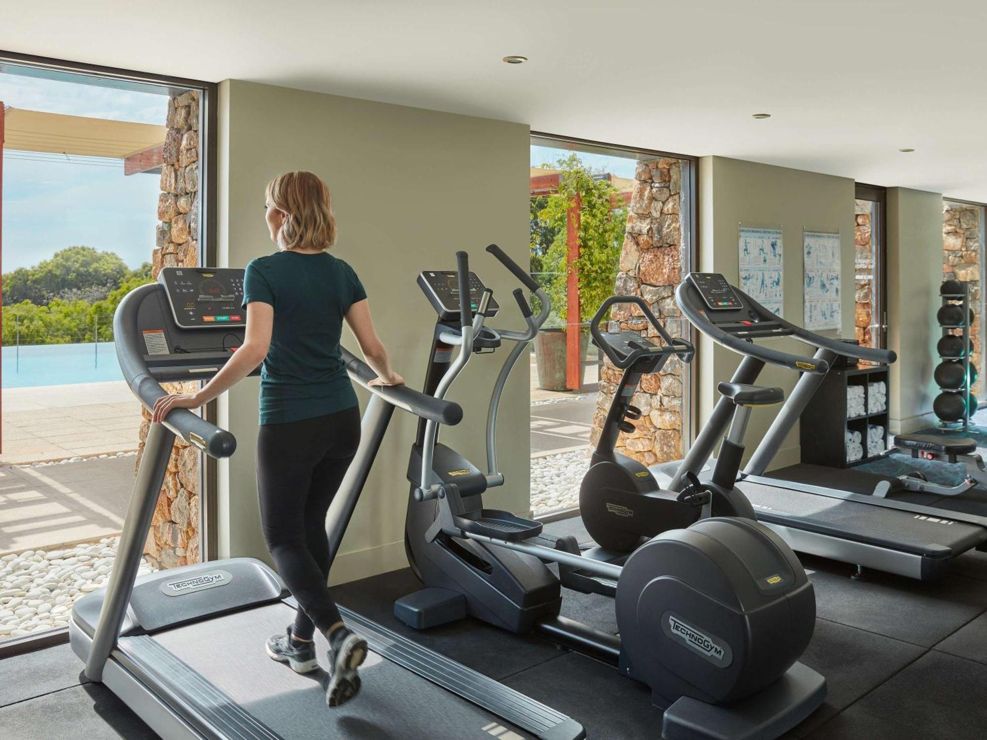 Pullman Bunker Bay Resort Margaret River Dunsborough Exterior photo A woman on a treadmill